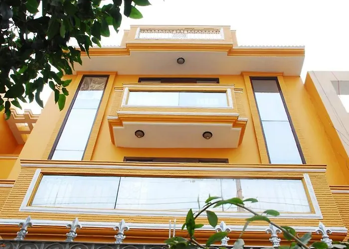Hotel Silver Leaf, Noida