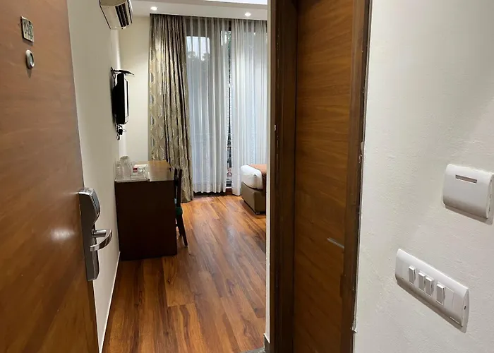 Uds Villa Scandinavian - Next To Vfs, Walking To Connaught Place