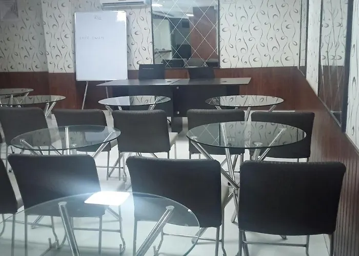 Hotel Silver Leaf, Noida